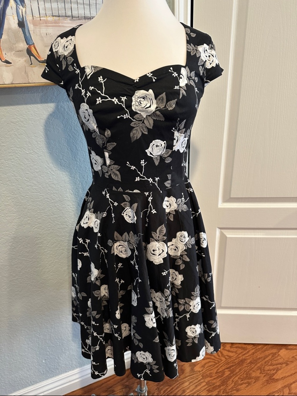 Hell Bunny Sz S Vixen Black and White Rose Print Sweetheart Mini Dress • NWT! - Picture 3 of 14
